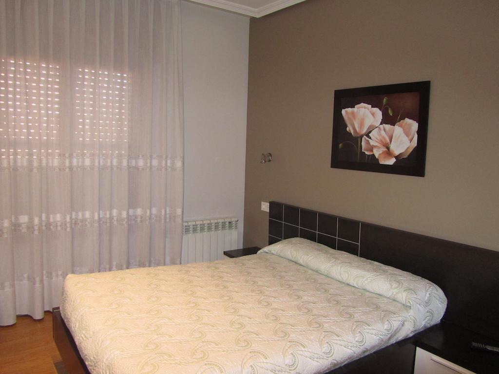 Hostal Puerta La Villa Valladolid Exterior foto